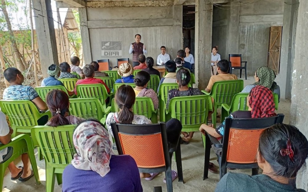 DC Peren Hiazu Meru addressing the consultative meeting with Government Primary School, New Peren teachers, village council and parents of the students on April 10. (DIPR Photo)